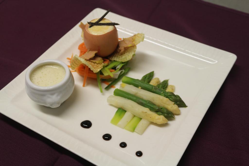 Logis Hotel-Restaurant Le Chene Vert Saint-Pourcain-sur-Sioule Exterior photo